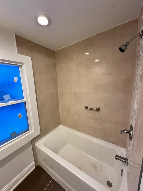 Double Vanity Suite Bath — Bathrooms project in Detroit, MI